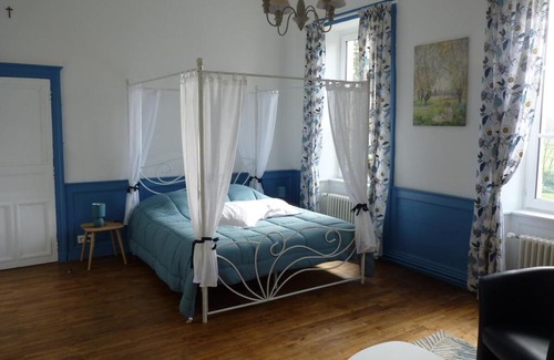 Comblessac Bed & Breakfast | chateau de Craon