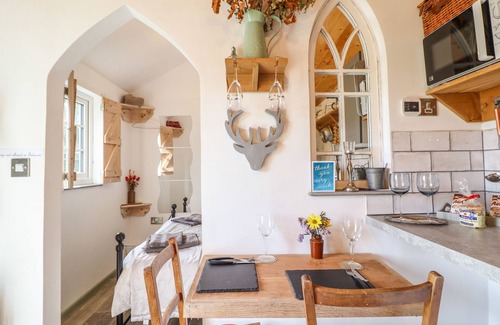 Caersws Cottage | Chateau Petit