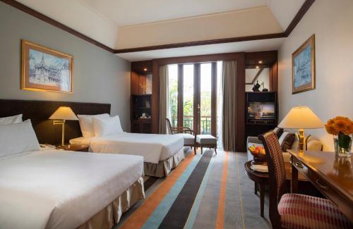Kandawgyi Lake Area Hotel | Chatrium Hotel Royal Lake Yangon