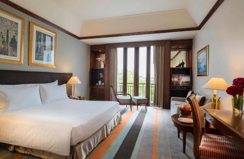 Kandawgyi Lake Area Hotel | Chatrium Hotel Royal Lake Yangon