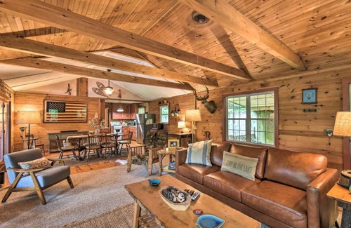 Mountain Rest House | Chattooga Lakefront Cabin w/Hot Tub + Pvt. Dock!