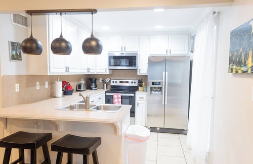 Oscar Cottage | Cheap rates on False River! Summer dates available!