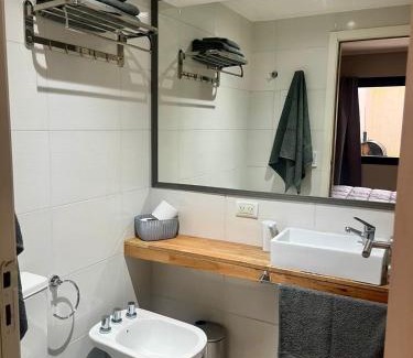 Las Colinas de Peralta Ramos Apartment | Check and Home - Faro - 4 Huéspedes Frente a la Playa con Terraza y Parrilla