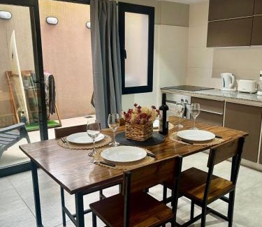 Las Colinas de Peralta Ramos Apartment | Check and Home - Faro - 4 Huéspedes Frente a la Playa con Terraza y Parrilla