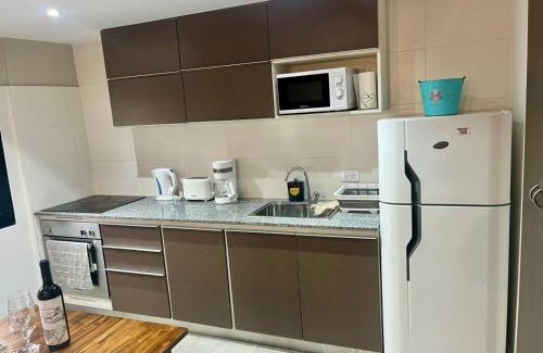 Las Colinas de Peralta Ramos Apartment | Check and Home - Faro - 4 Huéspedes Frente a la Playa con Terraza y Parrilla