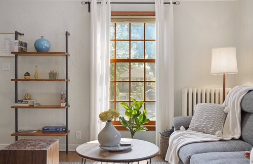 Nokomis House | Cheerful 1 Bedroom Duplex. Sleeps 4. Spacious!