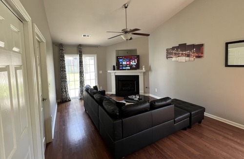 West Columbia House | Cheerful 2-bedroom house with indoor fireplace, few miles way from lake Murry