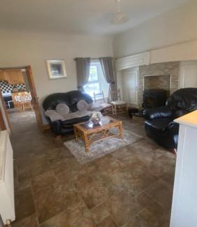 Shanavooneen Apartment | Cheerful 3 bedroom country farm house