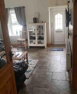 Shanavooneen Apartment | Cheerful 3 bedroom country farm house