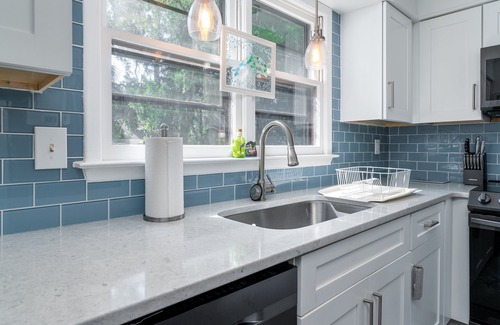 Tarpon Pond House | Cheerful 3BR/2BA Cottage on Golf Course! Amenity Cards! Pet Friendly!