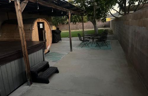 Quartz Hill House | Cheerful 3BR 2BA Sauna Spa Pool Table PPong BBQ More