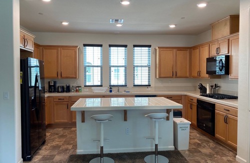 Morgan Hill House | Cheerful and bright 4 bedroom 3.5 bath townhouse