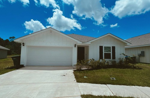 Foley House | Cheerful and Clean 4 bdrm 2 bath Home - Sleeps 10