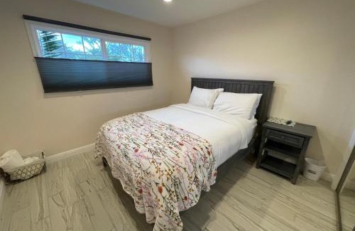 Canoga Park House | Cheerful, Beautifully Remodeled, Modern, Comfortable Home