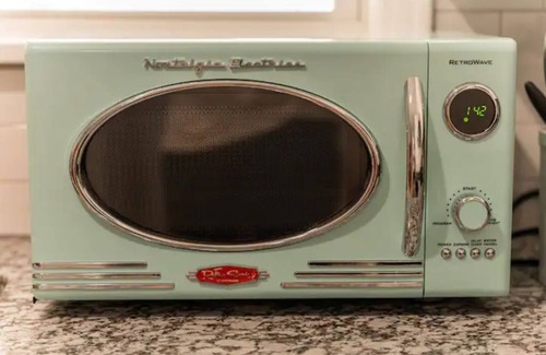 Benton House | Cheerful Boho Stay - Minutes From Hospital