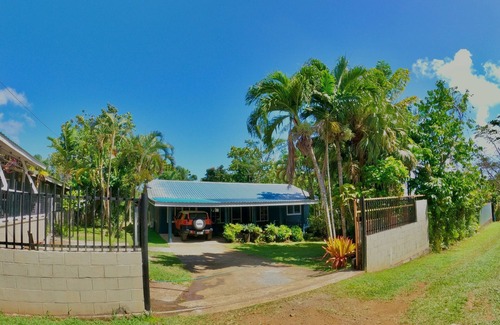 Apia House | Cheerful Bungalow with pool!