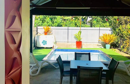Apia House | Cheerful Bungalow with pool!