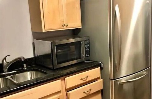 Decatur Cabin | Cheerful cabin, tucked away, for nature lovers.