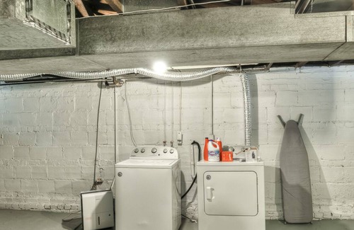 Dundee-Happy Hollow Historic District House | Cheerful Dundee 4bedrm 1 loft home w/ full kitchen