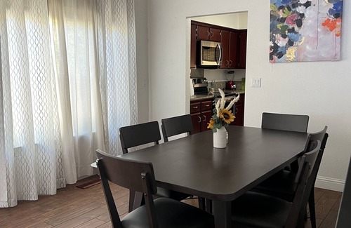 Antioch House | Cheerful house 3 bed 4 bath pool house