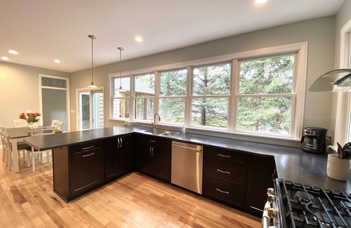 West Lafayette House | Cheerful Spacious 4 bd Home Walks to Purdue, Sports, and Golf, & Game Arcade!