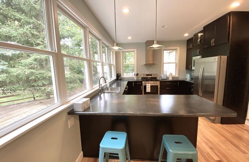 West Lafayette House | Cheerful Spacious 4 bd Home Walks to Purdue, Sports, and Golf, & Game Arcade!