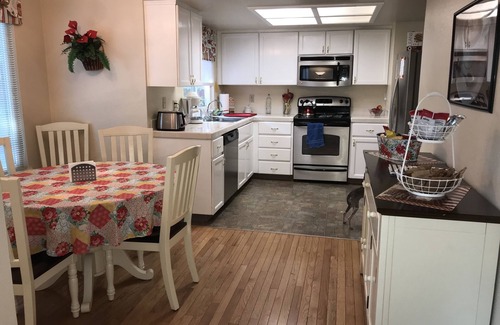 Mira Loma House | Cheerful, spacious house in mid Reno . Close to everything and dog friendly!