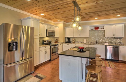 Tiffin House | Cheerful Tiffin Digs in the Heart of Downtown