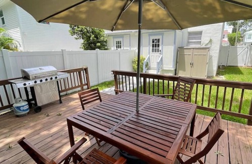 SoHo House | Cheerful Townhome Soho Backyard