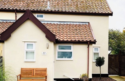 Framlingham Cottage | Cheerful two bedroom cottage with field views