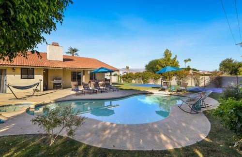 Bermuda Dunes House | Cheerful villa with Pool, Spa, & Private Pickleball Court!