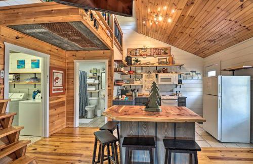 Mountain View Apartment | Cheery Pet-Friendly Studio with Shared Fire Pit