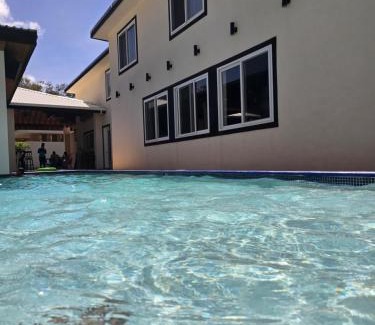 Camp Bay Hotel | Chelle's Suites and Restaurant