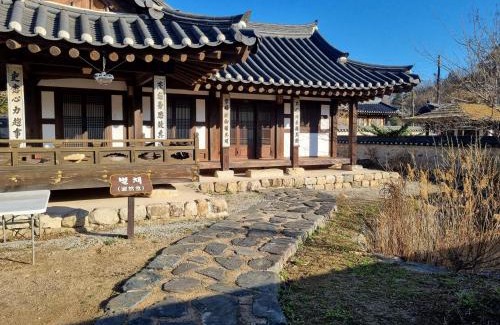 Jangseong House | Cheongbaek Hanok Pension