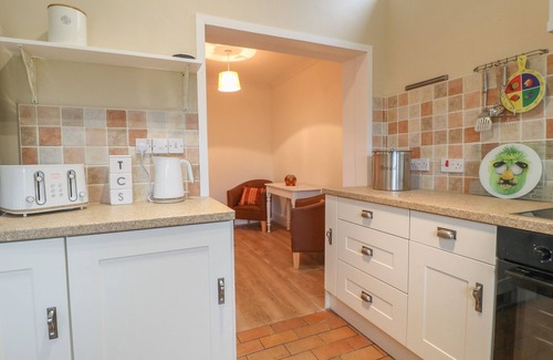 East Drayton Cottage | CHERITON, pet friendly, with open fire in Tuxford