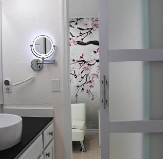 Sulphur Springs House | Cherry Blossom Suite