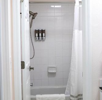 Sulphur Springs House | Cherry Blossom Suite