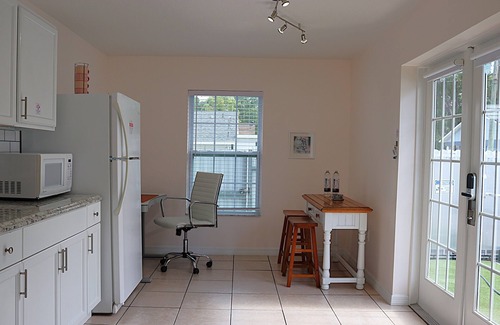 Sulphur Springs Apartment | Cherry Blossom Suite