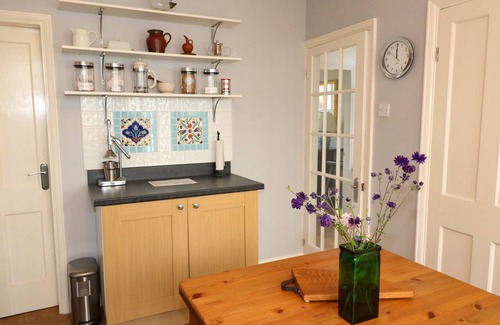 Newark House | CHERRY LODGE, pet friendly, with a garden in Newark-On-Trent