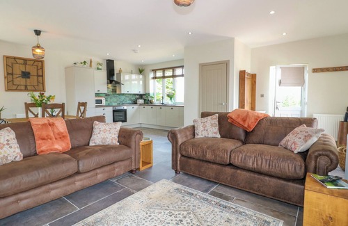 Stonedge Cottage | CHERRY TREE COTTAGE, pet friendly, with hot tub in Chesterfield