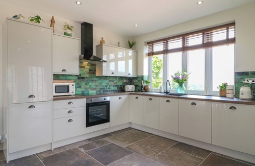 Stonedge Cottage | CHERRY TREE COTTAGE, pet friendly, with hot tub in Chesterfield