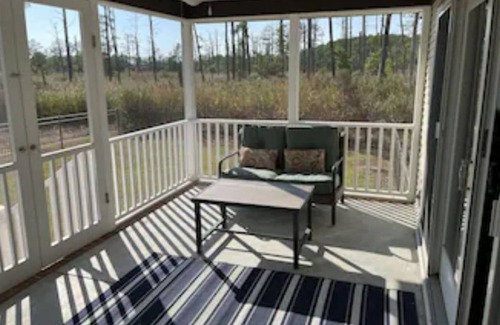 Cambridge House | Chesapeake Bay Waterfront Retreat. Access to Private Dock, Beach and Pool.