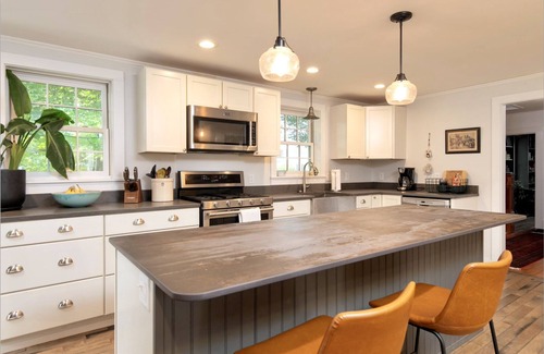 Chester Depot House | Chester Farmhouse Ski Retreat near Slopes