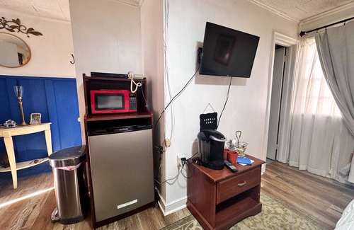 Chesterfield Hotel | Chesterfield Hotel by OYO Hwy 9