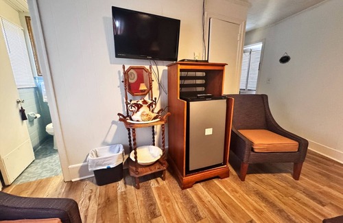 Chesterfield Hotel | Chesterfield Hotel by OYO Hwy 9