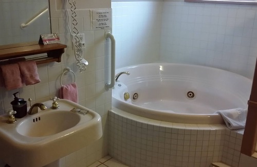 Atlantic Bed & Breakfast | Chestnut Charm Bed & Breakfast