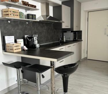 Clusane Apartment | Chez Ary: Sulla strada del Lago