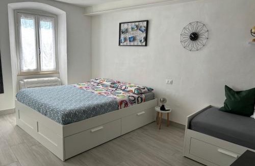Clusane Apartment | Chez Ary: Sulla strada del Lago