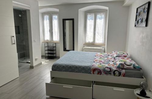 Clusane Apartment | Chez Ary: Sulla strada del Lago