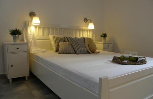 Serifos House | Chez Semiramis The Sun Touch House for 8 persons 5'min from the beach